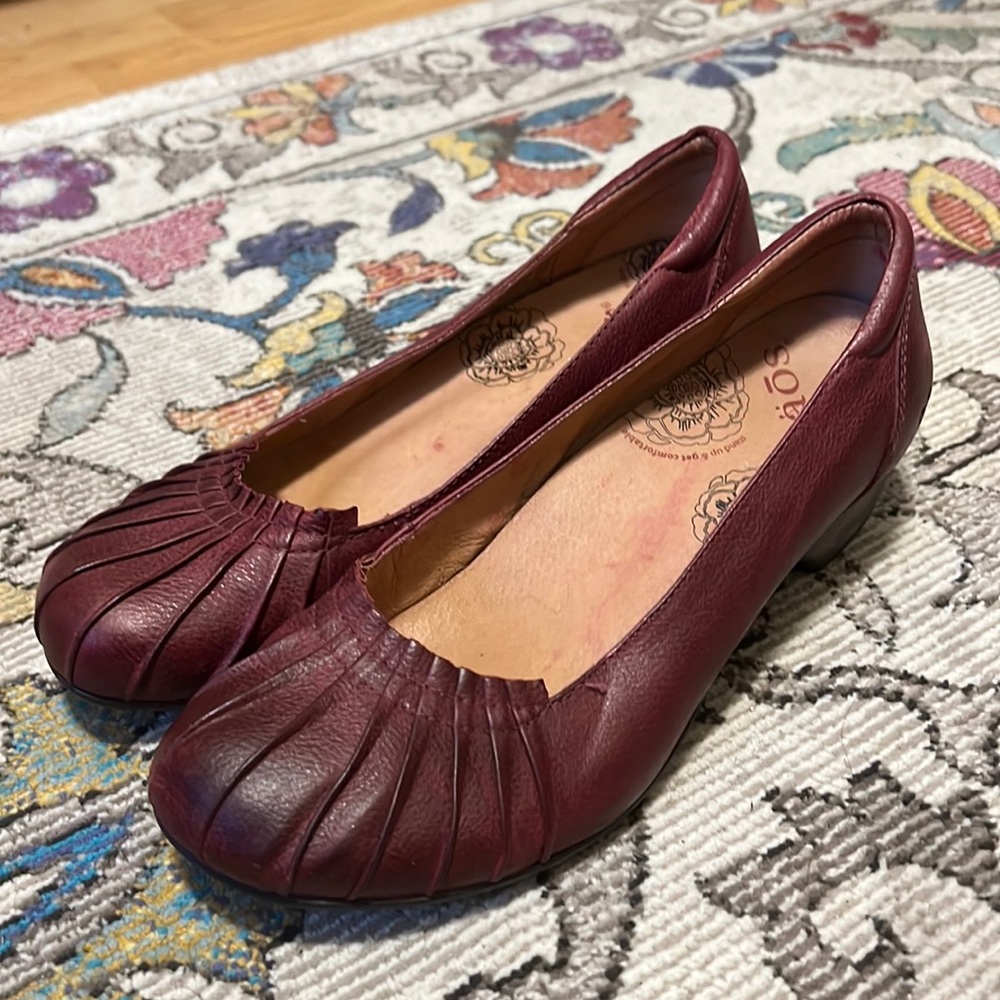 Taos purple leather flats.